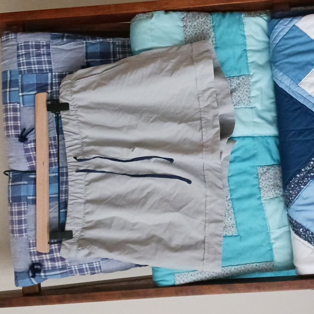 Athleta shorts gray pinstripe sz L